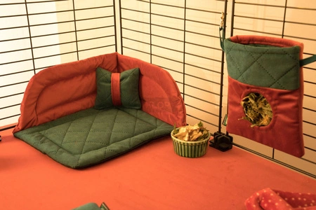 Świąteczne legowisko narożne dla szynszyli i koszatniczek 2025