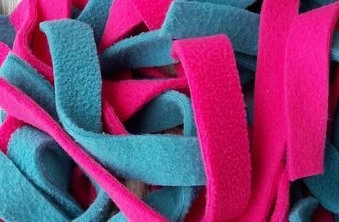 Polarowe paski na wyścielenie na domku do zakopywania się Toy4Joy