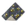 Vetbed® Non-Slip M (100x75cm) -  pszczółki na grafitowym tle